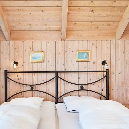 Four-bedroom Holiday In 8 Ferienhaus