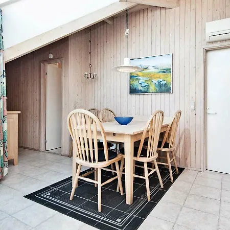 Four-bedroom Holiday In 8