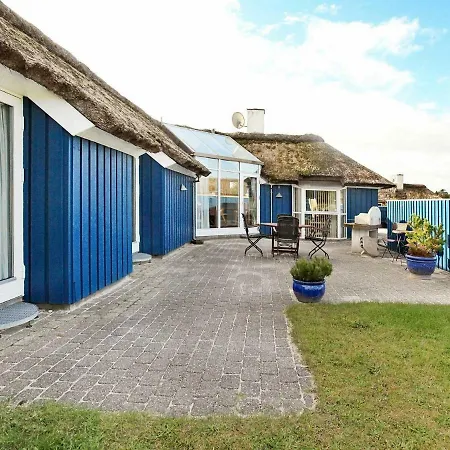 Four-bedroom Holiday In 8 *