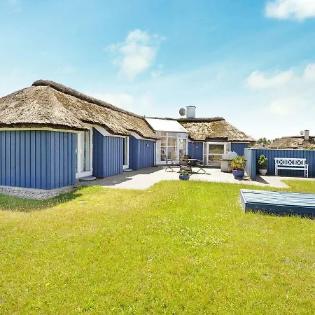 Four-bedroom Holiday In 8 *