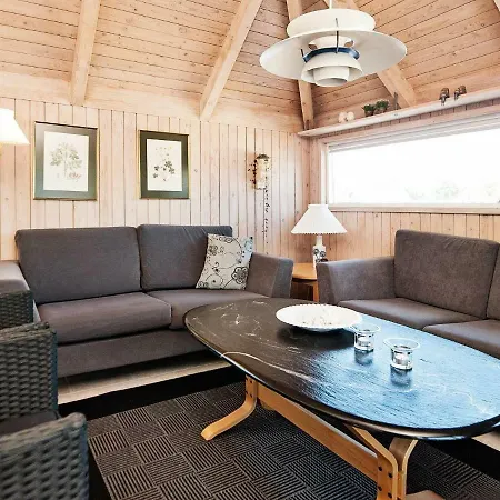 Four-bedroom Holiday In 8 Prázdninový dům *