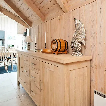 Four-bedroom Holiday In 8